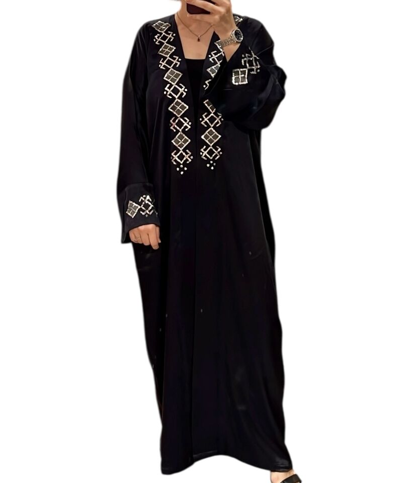 عباية مع تطريز سلك وحرير على قماش حرير فاخر