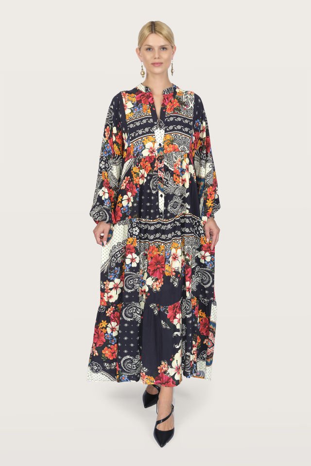 فستان منقوش بياقة بأزرار وتصميم خاص