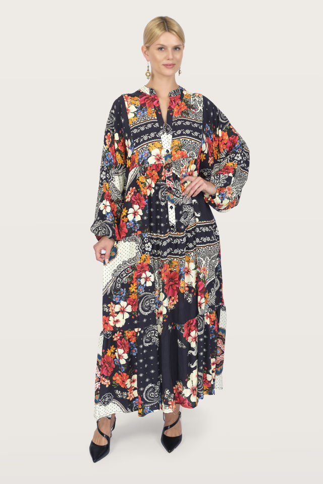 فستان منقوش بياقة بأزرار وتصميم خاص