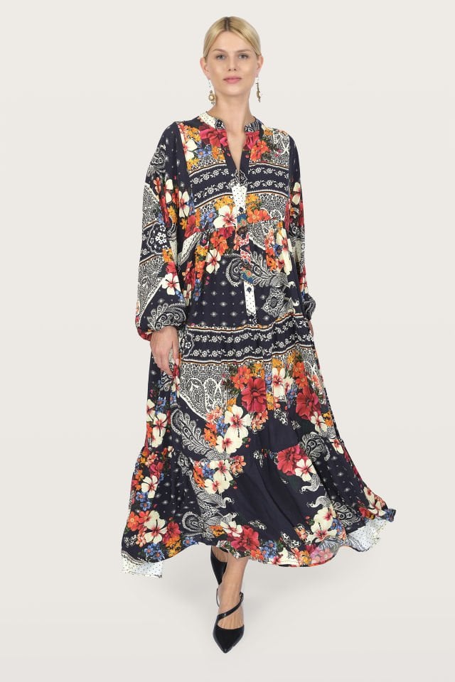 فستان منقوش بياقة بأزرار وتصميم خاص