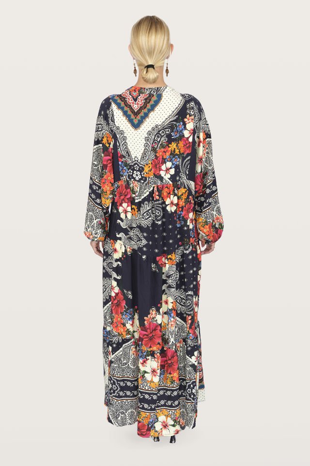 فستان منقوش بياقة بأزرار وتصميم خاص