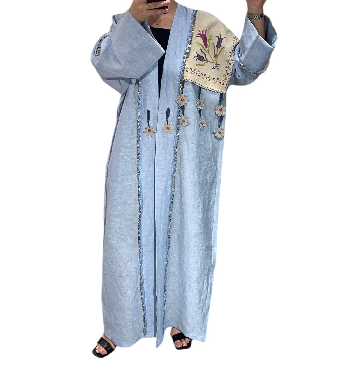 عباية بتصميم خاص قطعة أثرية باللون الأزرق الفاتح