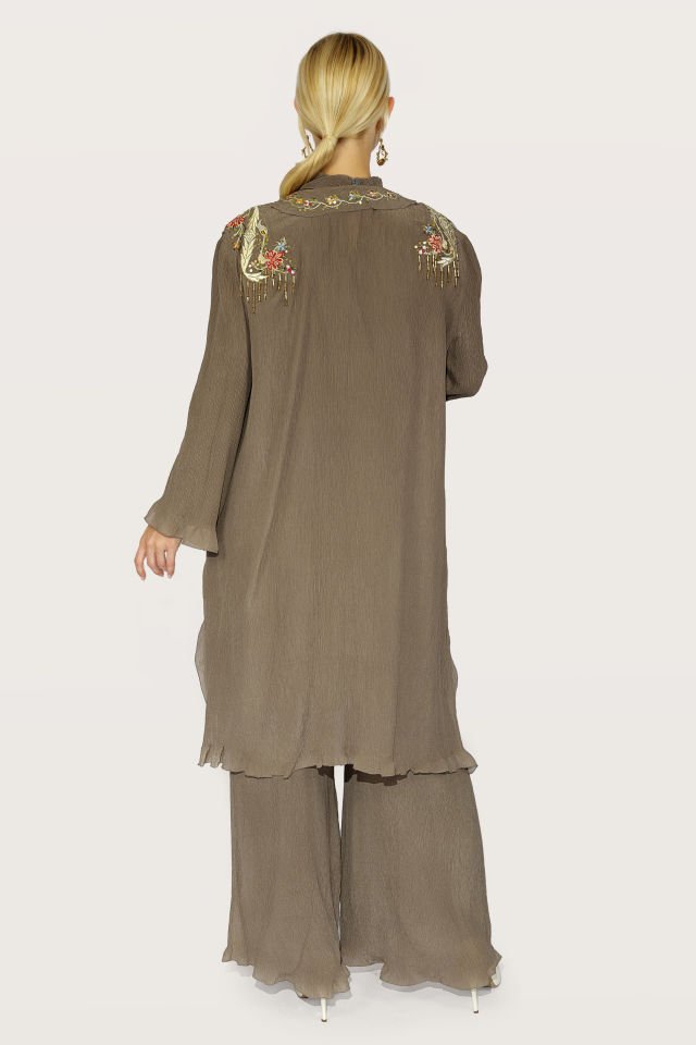 تطريز يدوي على أقمشة حريرية فاخرة بتصميم خاص مكون من 3 قطع