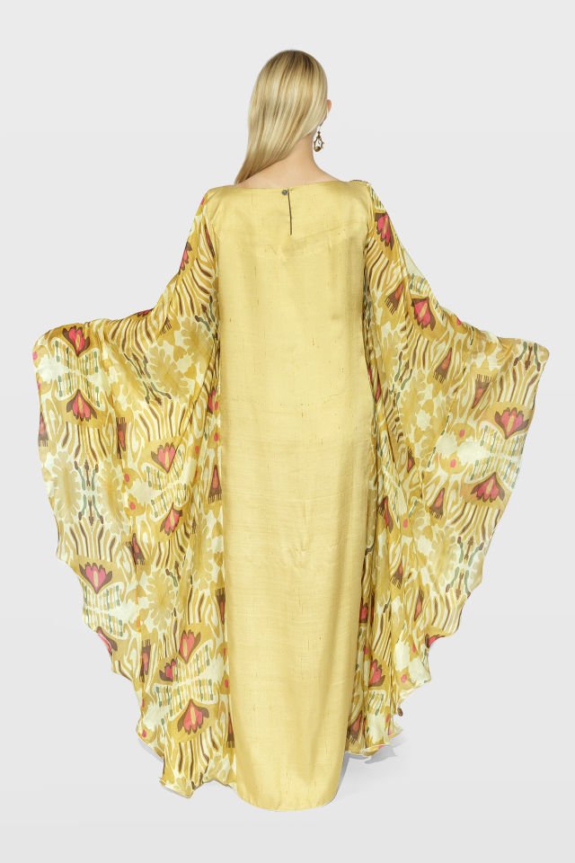 يد عتيقة - فستان حريري مطرز على يد عتيقة - قماش حرير إيكات منسوج