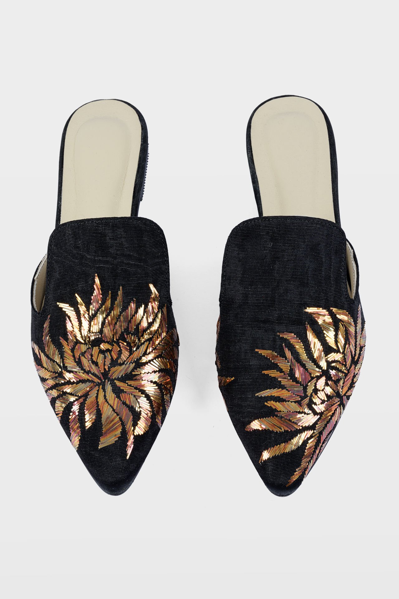 Special Design Silk Hand-Woven Slippers