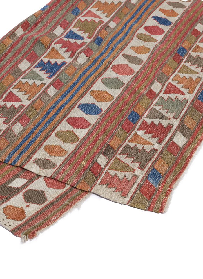 جزء من سجادة سيفريهيسار كيليم الأناضولية التركية العتيقة