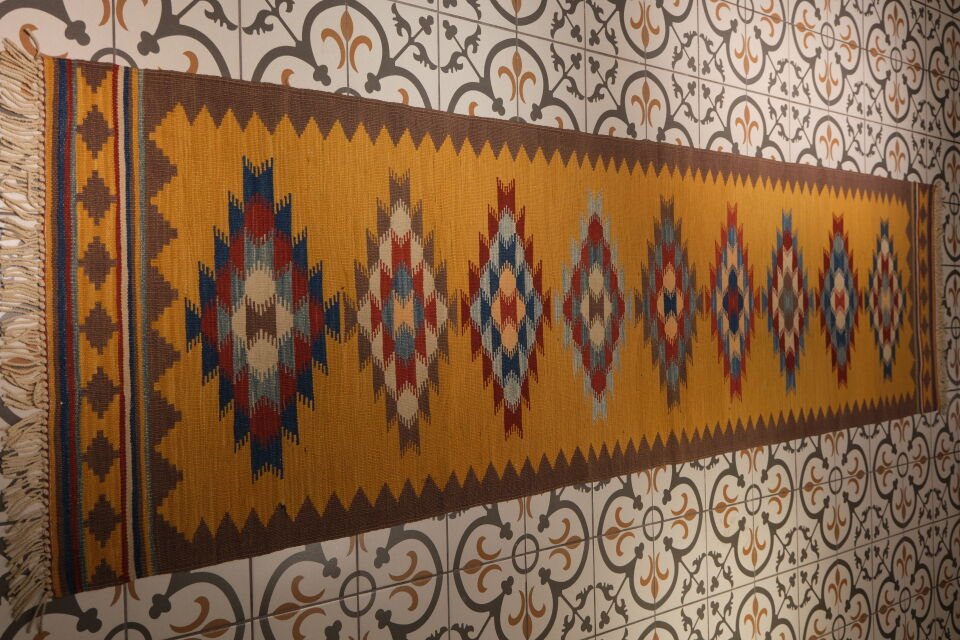 Elibelinde Motif  (Hands on Hips)