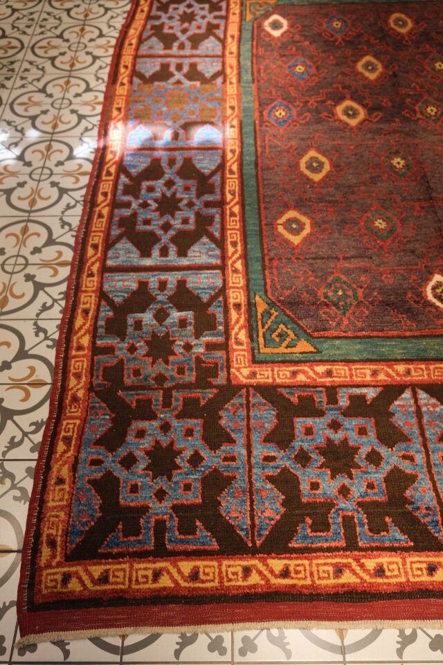 Semi-Antique Seljuk Handwoven Wool Rug with Natural Dyes – 200×300 cm