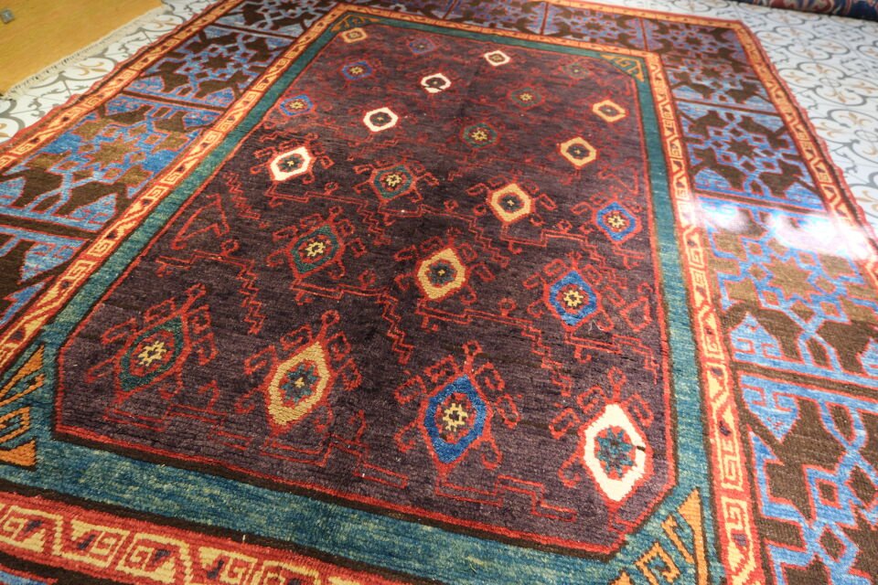 Semi-Antique Seljuk Handwoven Wool Rug with Natural Dyes – 200×300 cm
