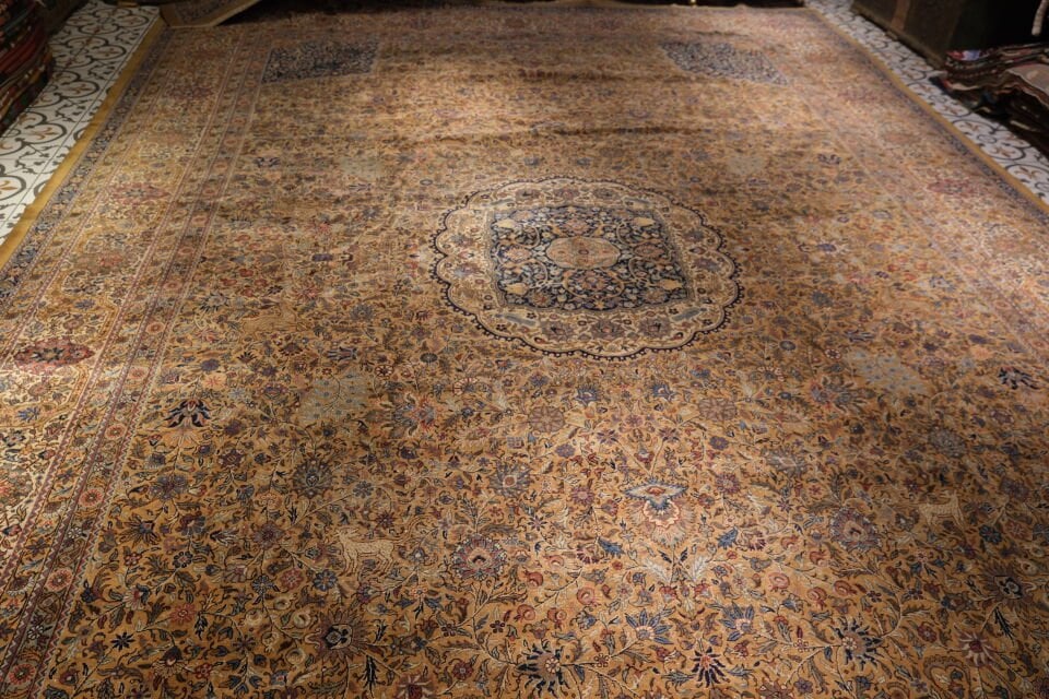 Antique Sivas Rug – Circa 1920s – Fine Wool | 334 cm x 485 cm