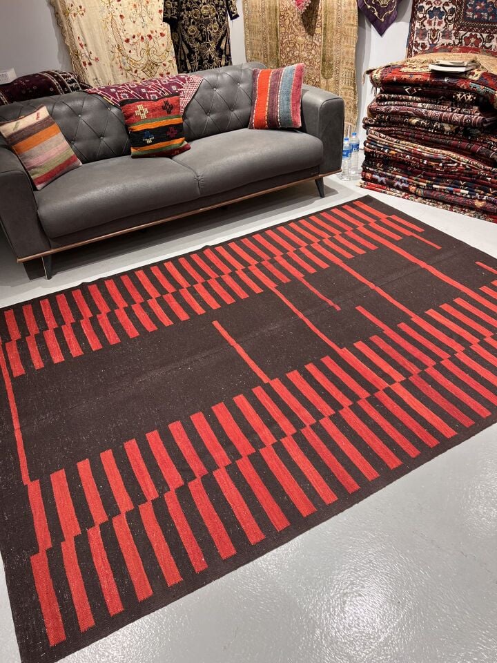Modern Turkish Kilim Rug – Black & Red Geometric Design