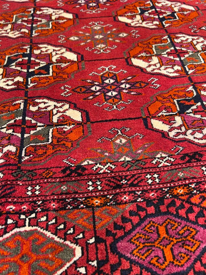 Antique Tekke Bukhara Rug - Circa 1920s Single-Knot Hand-Knotted Turkmen Carpet