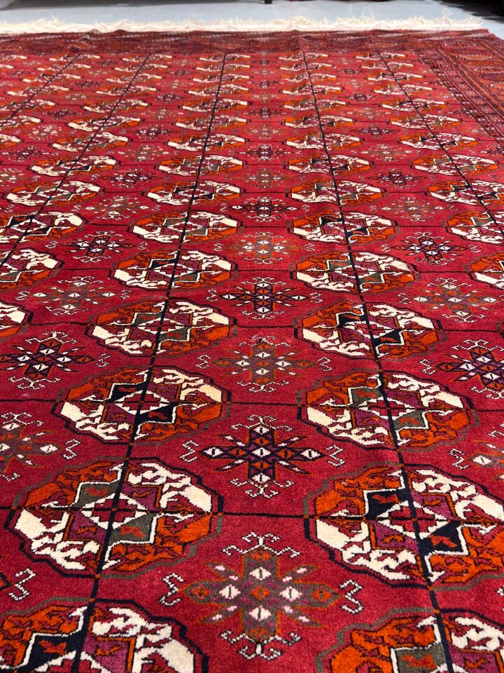 Antique Tekke Bukhara Rug - Circa 1920s Single-Knot Hand-Knotted Turkmen Carpet