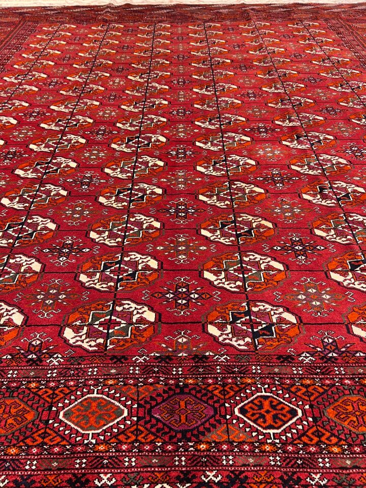 Antique Tekke Bukhara Rug - Circa 1920s Single-Knot Hand-Knotted Turkmen Carpet